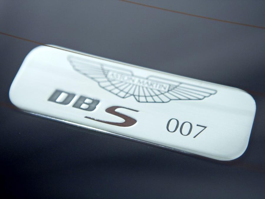 Логотип Aston Martin DBS 007 Casino Royale 2006 года  (фото 10 из 14)